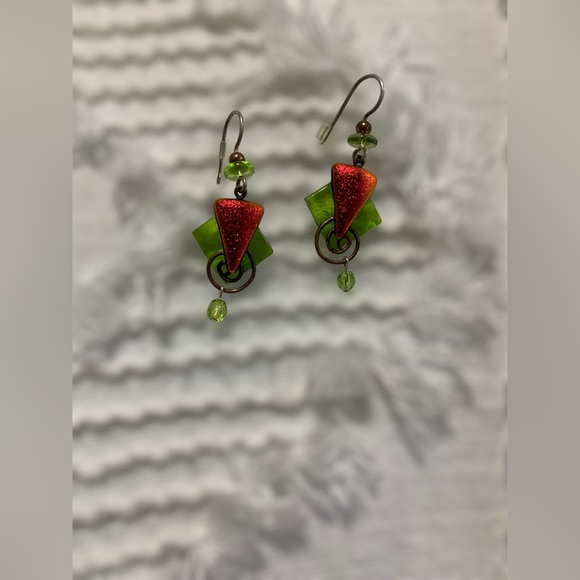 Green and red dichroic glass earrings - Picture 3 of 4